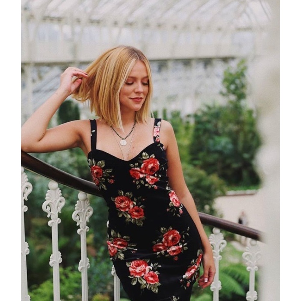 Forever 21 Small Black Floral Velvet Mini Dress